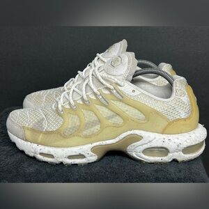 Nike Men's Running Shoes in White and Tan